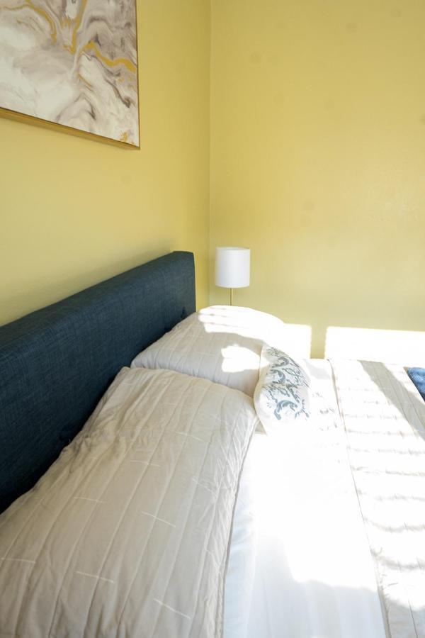 Serene 3Br Apartment 4Tvs Free Wi-Fi & Parking -E- มอสส์พอยท์ ภายนอก รูปภาพ